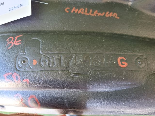 bontott DODGE CHALLENGER Bal első Dobbetét (Kerékjárati, Műanyag)