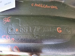 bontott DODGE CHALLENGER Bal első Dobbetét (Kerékjárati, Műanyag)