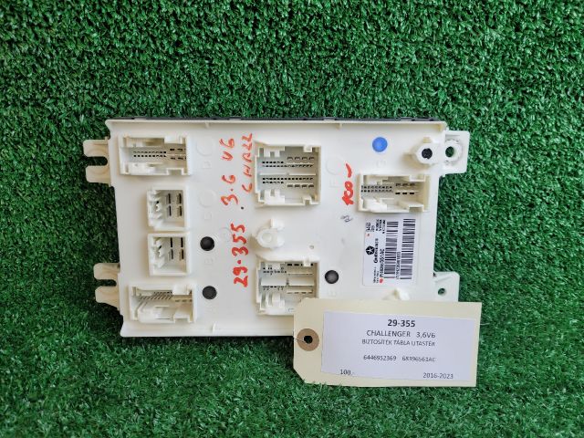 bontott DODGE CHALLENGER Biztosítéktábla Utastér