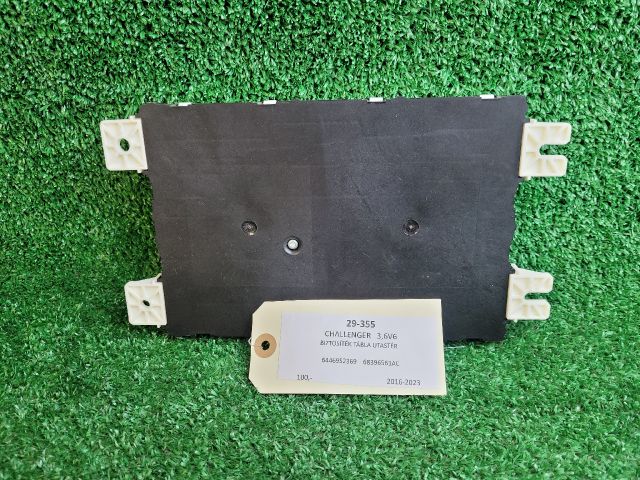 bontott DODGE CHALLENGER Biztosítéktábla Utastér