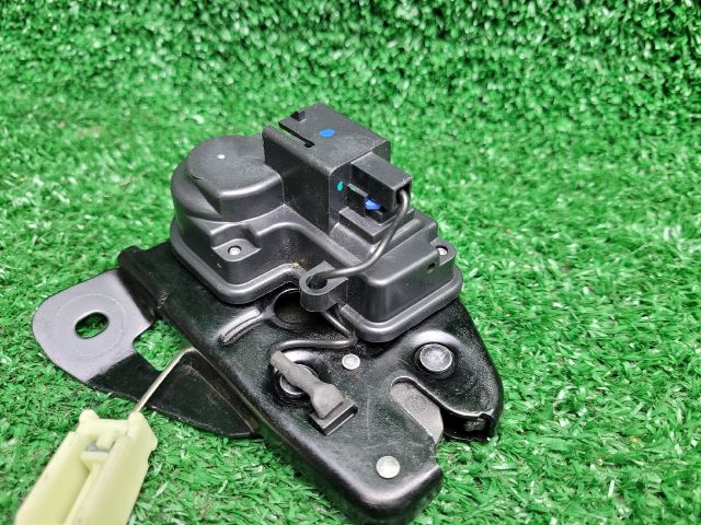 bontott DODGE CHALLENGER Csomagtérajtó Zárszerkezet