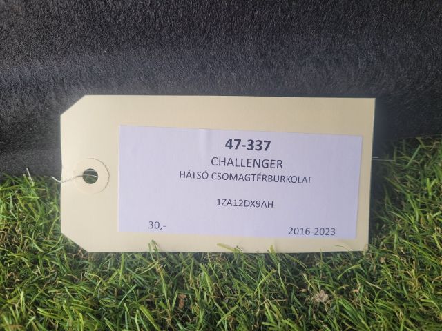 bontott DODGE CHALLENGER Jobb hátsó Csomagtér Burkolat (Műanyag)