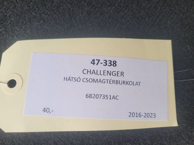 bontott DODGE CHALLENGER Jobb hátsó Csomagtér Burkolat (Műanyag)