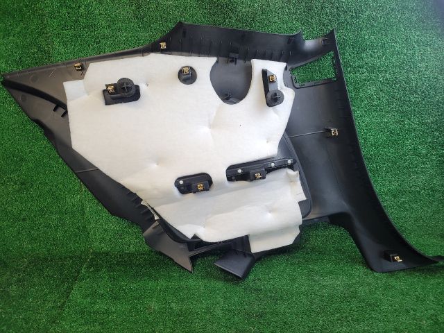 bontott DODGE CHALLENGER Jobb hátsó Csomagtér Burkolat (Műanyag)