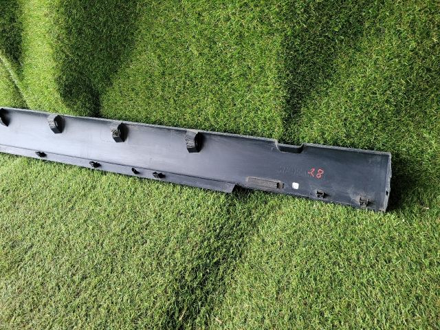 bontott DODGE CHALLENGER Jobb Küszöb Légterelő