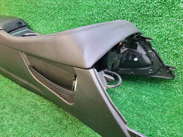 bontott DODGE CHALLENGER Könyöklő