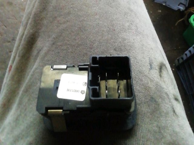 bontott DODGE JOURNEY Bal hátsó Ablakemelő Kapcsoló