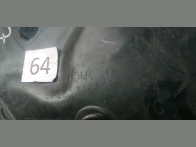 bontott DS DS 7 Bal első Dobbetét (Kerékjárati, Műanyag)