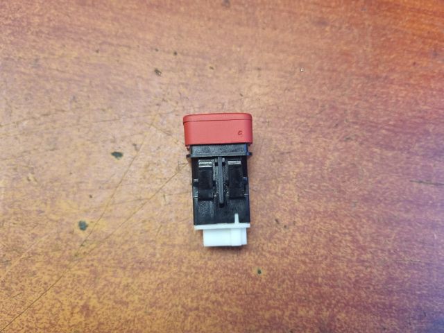 bontott DS DS 7 Csomagtér Nyitó Kar / Gomb