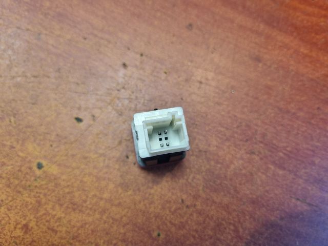 bontott DS DS 7 Csomagtér Nyitó Kar / Gomb