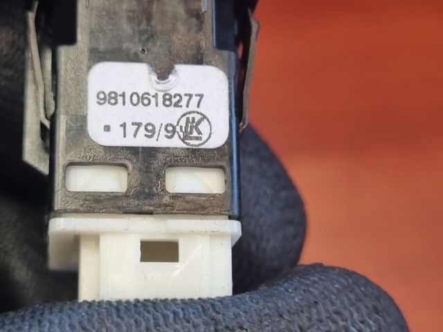 bontott DS DS 7 Csomagtér Nyitó Kar / Gomb