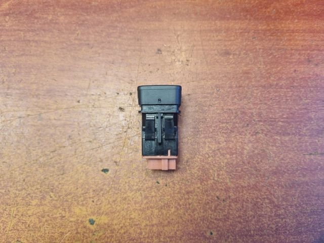 bontott DS DS 7 Csomagtér Nyitó Kar / Gomb