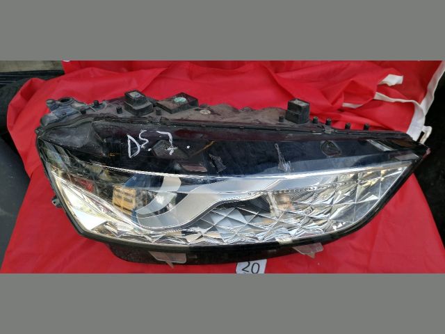 bontott DS DS 7 Jobb első Lámpabúra