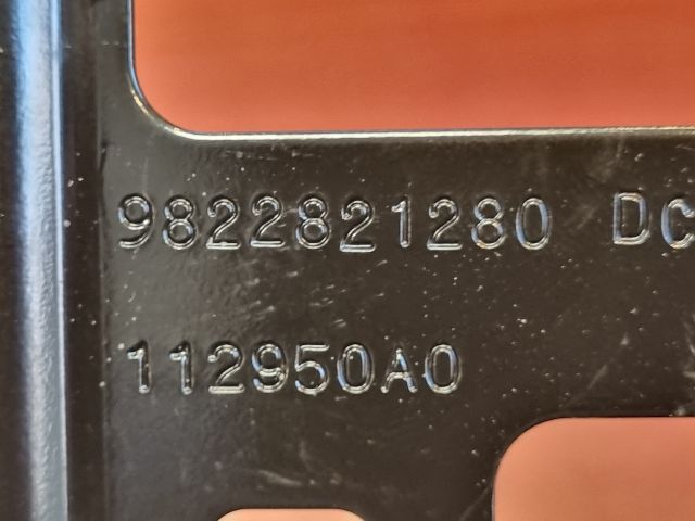 bontott DS DS 7 Padlólemezen Lévő Tartó Konzol