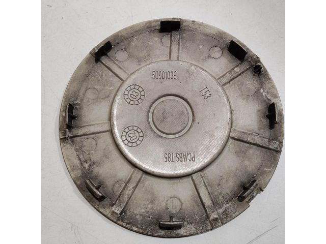 bontott   Felniközép (1 db)