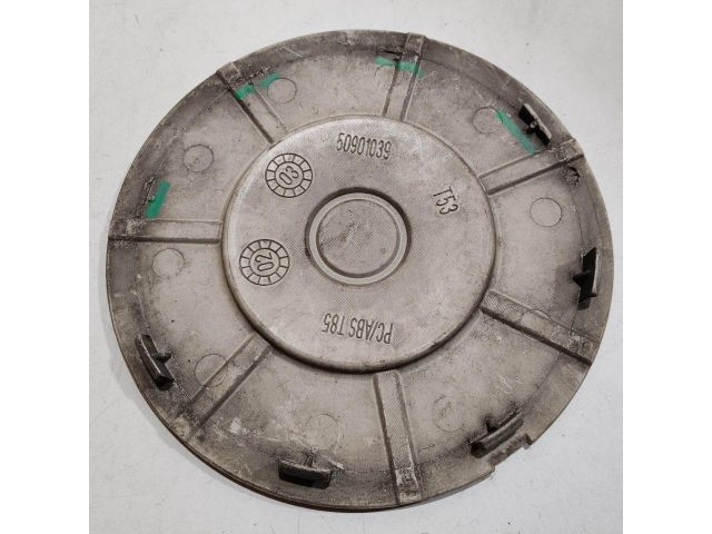 bontott   Felniközép (1 db)