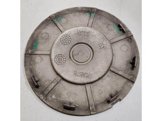 bontott   Felniközép (1 db)