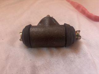 bontott FIAT 126 Jobb első Féknyereg Munkahengerrel