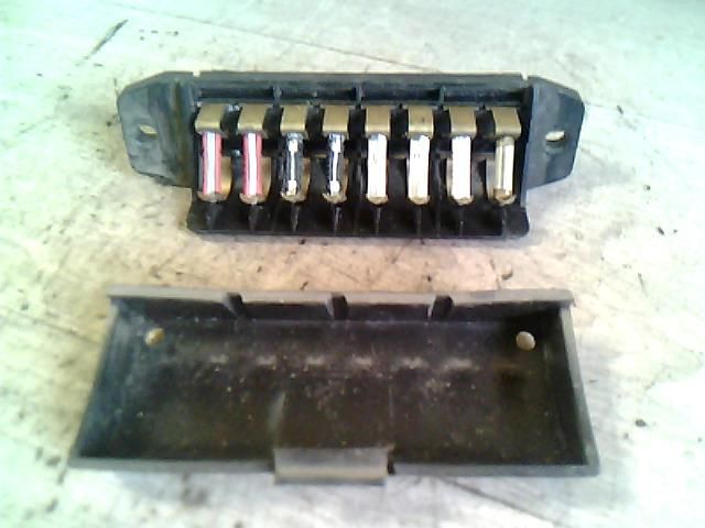 bontott FIAT 126 Biztosítéktábla Utastér