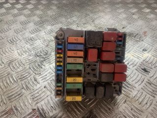 bontott FIAT 500 Biztosítéktábla Motortér