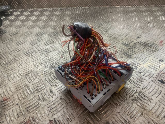 bontott FIAT 500 Biztosítéktábla Motortér