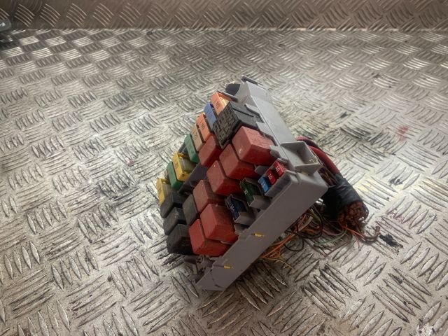 bontott FIAT 500 Biztosítéktábla Motortér