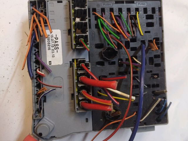 bontott FIAT 500 Biztosítéktábla Motortér