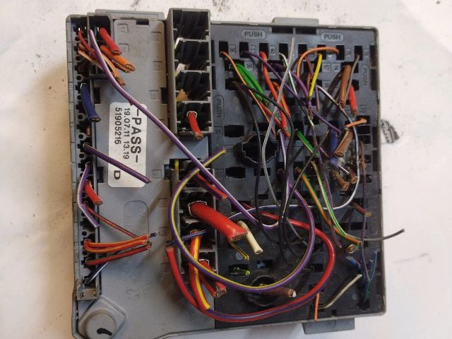 bontott FIAT 500 Biztosítéktábla Motortér