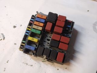 bontott FIAT 500 Biztosítéktábla Motortér