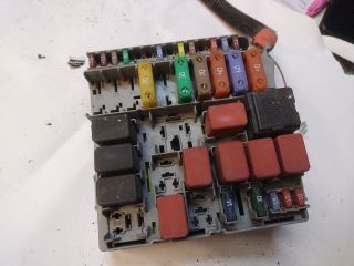 bontott FIAT 500 Biztosítéktábla Motortér