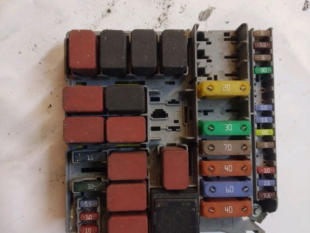 bontott FIAT 500 Biztosítéktábla Motortér