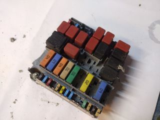 bontott FIAT 500 Biztosítéktábla Motortér