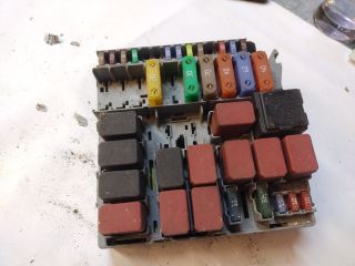 bontott FIAT 500 Biztosítéktábla Motortér