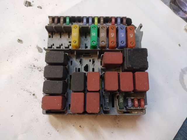 bontott FIAT 500 Biztosítéktábla Motortér