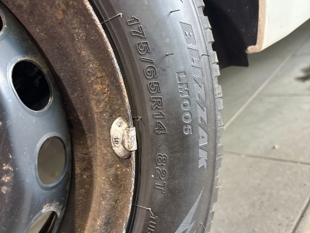 bontott FIAT 500 Acélfelni Gumival (1 db)