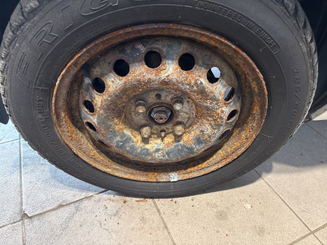 bontott FIAT 500 Acélfelni Gumival (1 db)