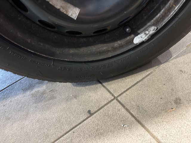 bontott FIAT 500 Acélfelni Gumival (1 db)