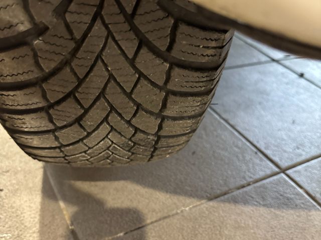 bontott FIAT 500 Acélfelni Gumival (1 db)