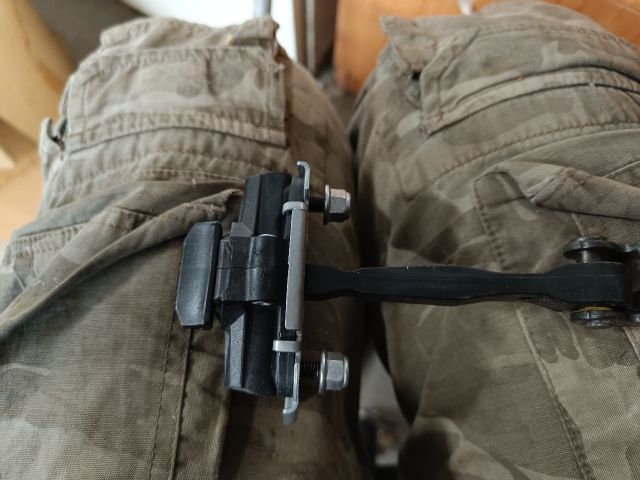 bontott FIAT 500 Bal első Ajtóhatároló