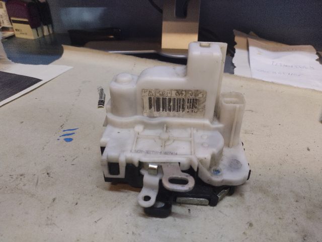 bontott FIAT 500 Bal első Ajtózár