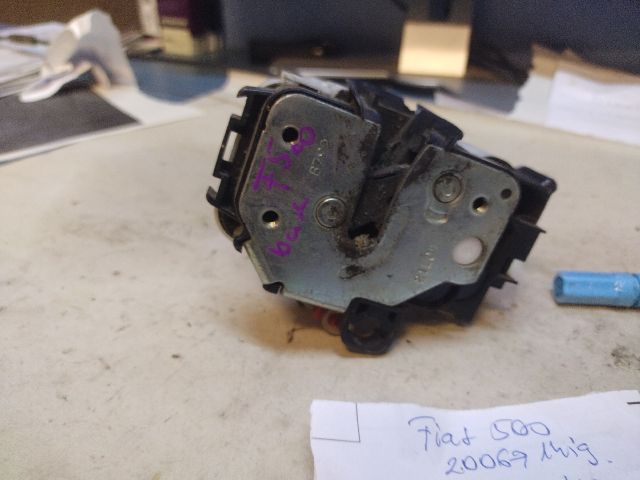 bontott FIAT 500 Bal első Ajtózár