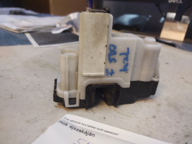 bontott FIAT 500 Bal első Ajtózár