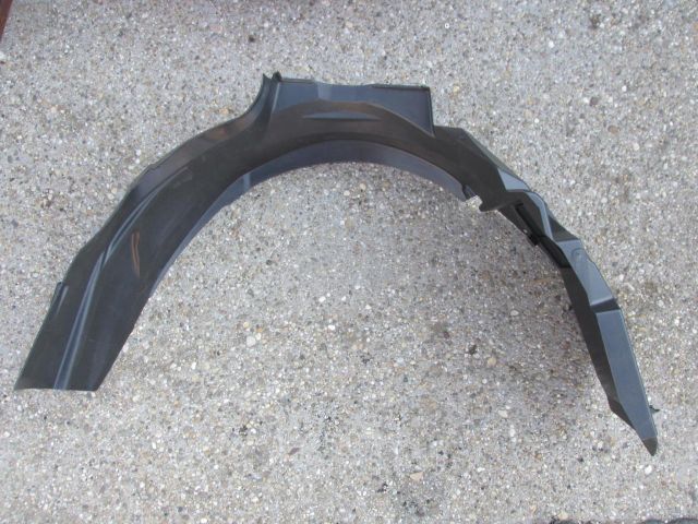 bontott FIAT 500 Bal első Dobbetét (Kerékjárati, Műanyag)