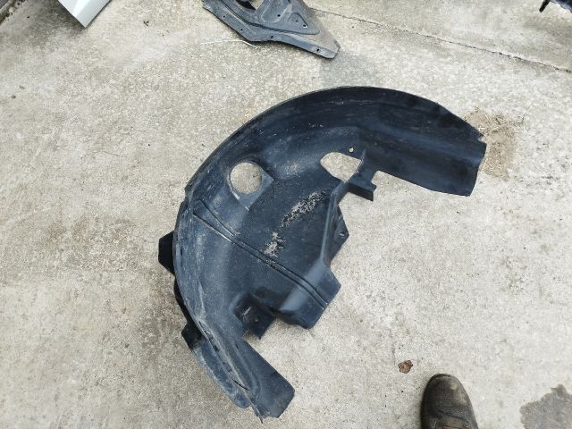 bontott FIAT 500 Bal első Dobbetét (Kerékjárati, Műanyag)