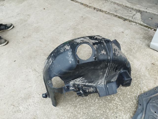 bontott FIAT 500 Bal első Dobbetét (Kerékjárati, Műanyag)