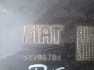 bontott FIAT 500 Bal első Dobbetét (Kerékjárati, Műanyag)