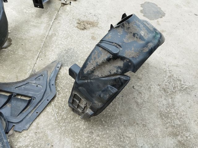 bontott FIAT 500 Bal első Dobbetét (Kerékjárati, Műanyag)