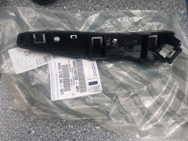 bontott FIAT 500 Bal első Lökhárító Tartó (Műanyag)