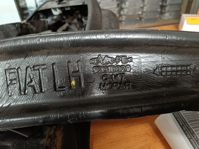 bontott FIAT 500 Bal első Sárvédő Zajszigetelés