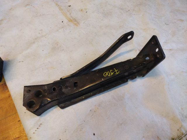 bontott FIAT 500 Bal Lökhárító Tartó Nyúlványvég